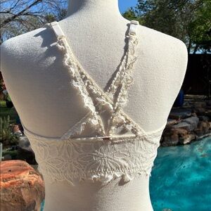 Victoria's Secret PINK Cream Lace Push-Up Bra with Floral Embroidery 36DD